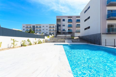 Property building, Balcony/Terrace, Swimming pool, Swimming pool