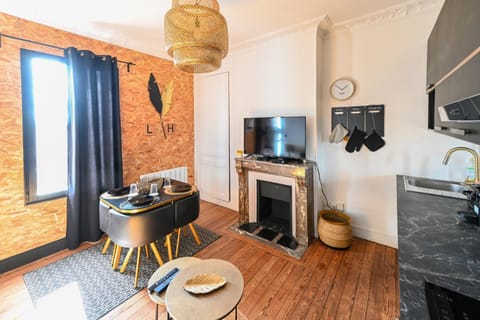 TV and multimedia, Kitchen or kitchenette, Living room, Dining area