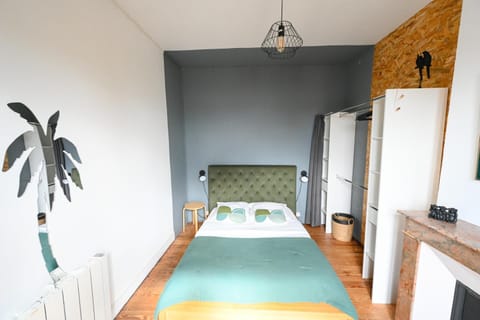 Bed, Bedroom, flat iron