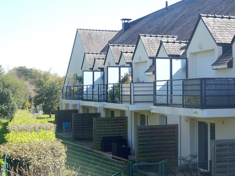 Appartement moderne 2 pièces avec balcon et WIFI, proche centre Sarzeau et plages - FR-1-639-48 Apartment in Brittany
