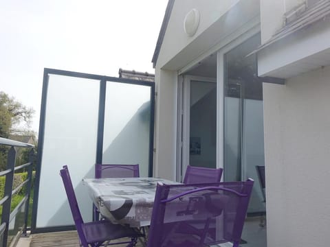 Appartement moderne 2 pièces avec balcon et WIFI, proche centre Sarzeau et plages - FR-1-639-48 Apartment in Brittany