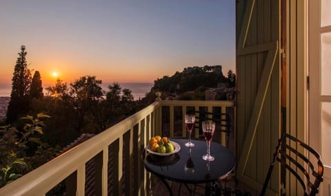 Kyparissia Old Town Lodge with amazing sea view House in Messenia