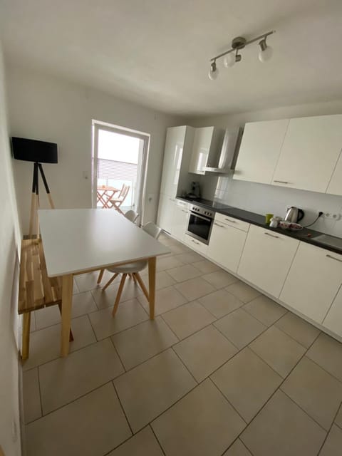 Kitchen or kitchenette, Dining area, stove