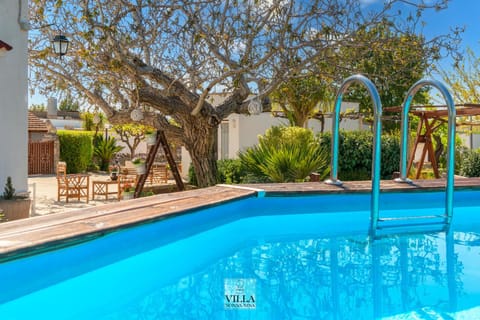 Property building, Spring, Day, Garden, Swimming pool