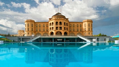 Property building, Facade/entrance, Swimming pool