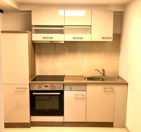 Kitchen or kitchenette, pet friendly, stove