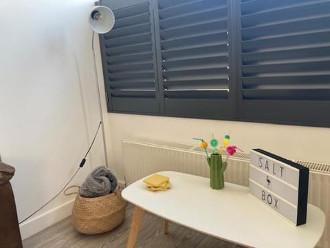 The Salt Box- Lovely refurbished annexe, free parking, walk to Porth beach. Apartment in Newquay