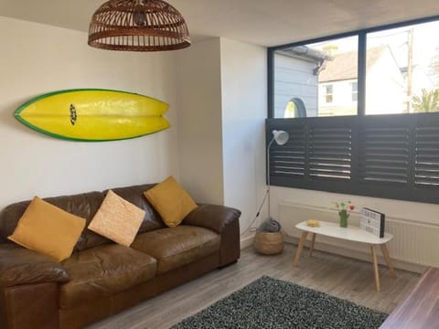 The Salt Box- Lovely refurbished annexe, free parking, walk to Porth beach. Apartment in Newquay