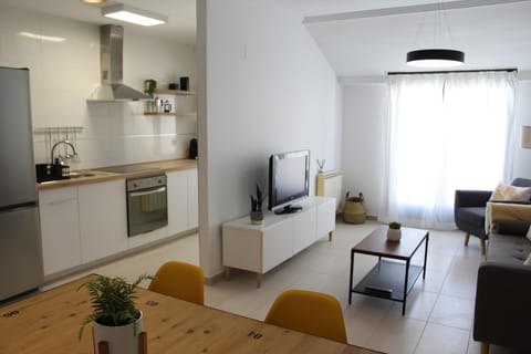 TV and multimedia, Kitchen or kitchenette, Living room, Seating area, Dining area