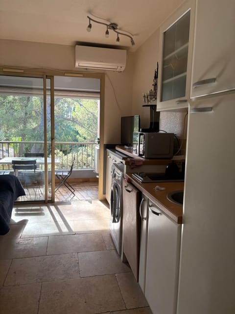 Appartement avec piscine à 600 m de la plage Le Vallon du Roy Apartment in Sanary-sur-Mer