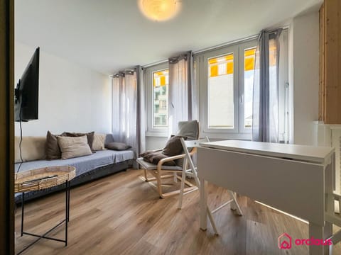 TV and multimedia, Living room, Dining area