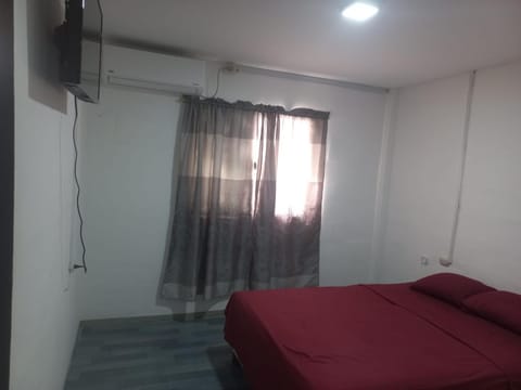 Bed, TV and multimedia, Photo of the whole room, Bedroom, air conditioner