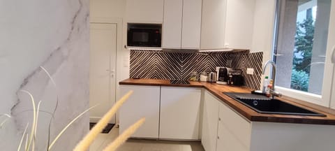 Coffee/tea facilities, Kitchen or kitchenette, minibar, stove, toaster, washing machine