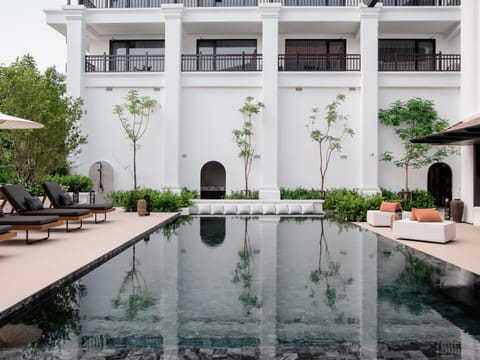 Swimming pool, Swimming pool