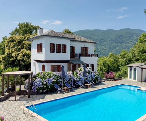 Property building, Mountain view, Pool view, Sea view, Swimming pool, Location