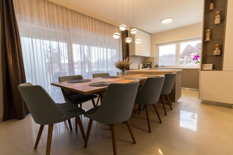 Dining area, Breakfast