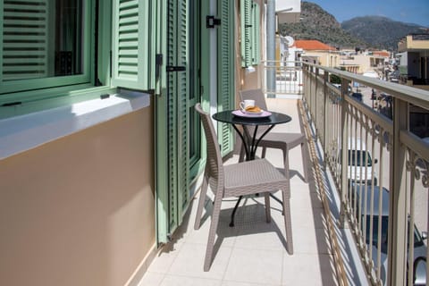 Balcony/Terrace, Mountain view