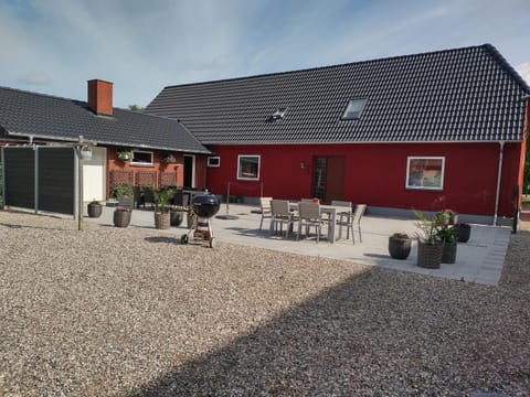 Property building, Patio, Day