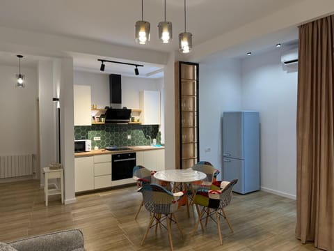 Kitchen or kitchenette, Living room, Seating area, oven
