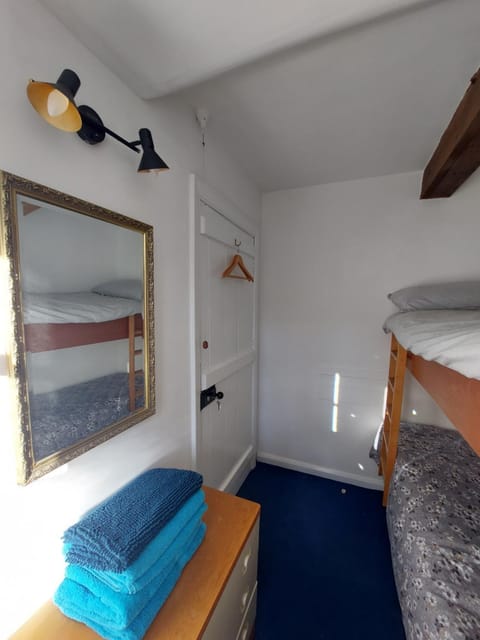 Photo of the whole room, Bedroom, bunk bed