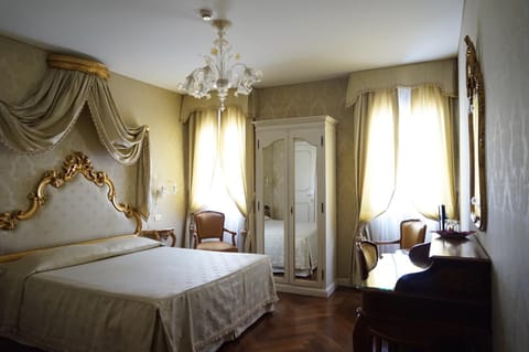 Day, Photo of the whole room