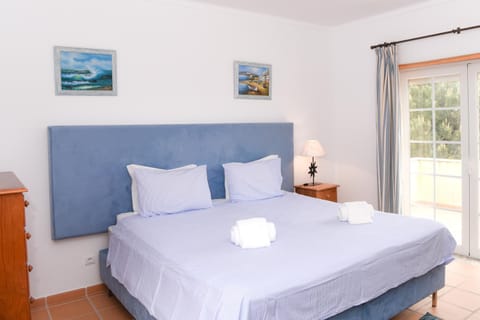 Casa América House in Amoreira