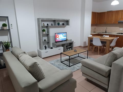 TV and multimedia, Kitchen or kitchenette, Living room, Seating area, Dining area