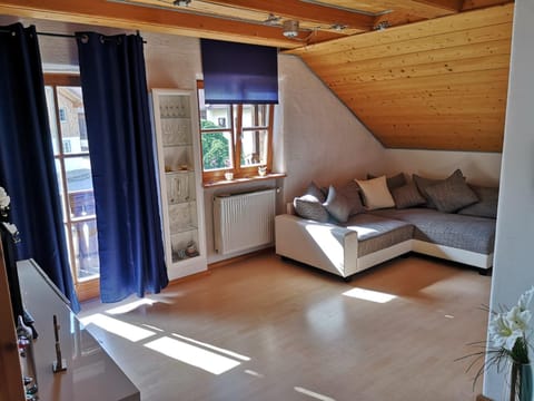 Living room, Seating area, internet