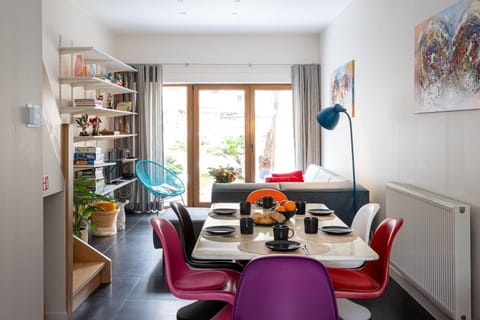 Living room, Dining area