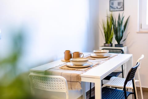 Dining area, kitchen