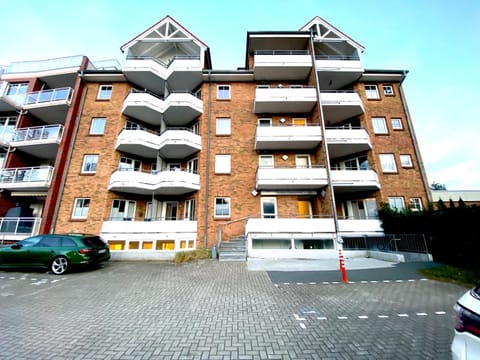 Facade/entrance, Parking