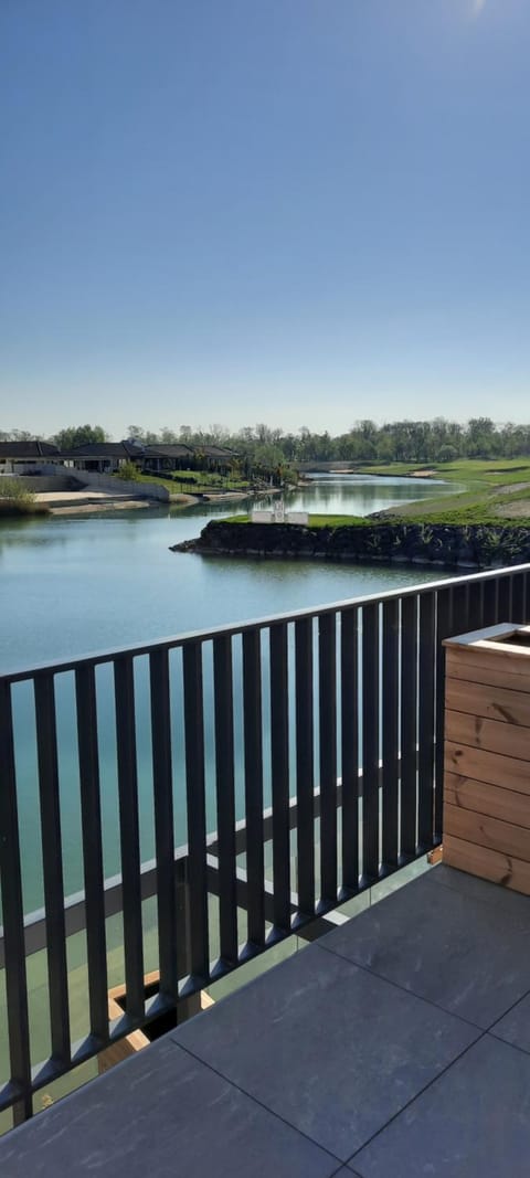 Balcony/Terrace, Lake view