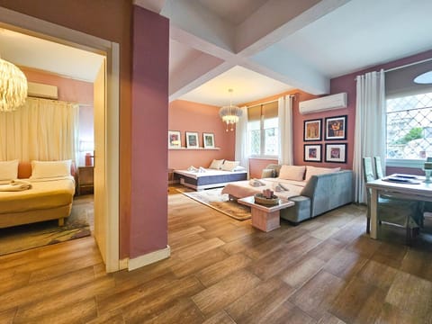 Bed, Living room, Photo of the whole room, Seating area, Bedroom