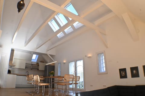 Kitchen or kitchenette, Seating area