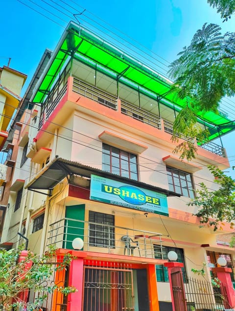 Property building, Facade/entrance, Day