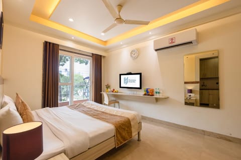 Photo of the whole room, Bedroom