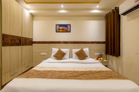 Bedroom, wardrobe
