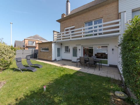 Holiday Home Ruiterlaan by Interhome House in Bredene