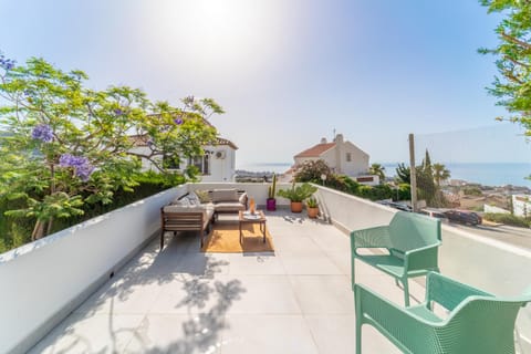 A terrace with sea view, 2 bedrooms apartment in Benalmadena Apartment in Benalmadena