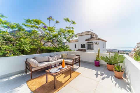 A terrace with sea view, 2 bedrooms apartment in Benalmadena Apartment in Benalmadena