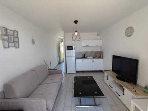 TV and multimedia, Kitchen or kitchenette, Living room