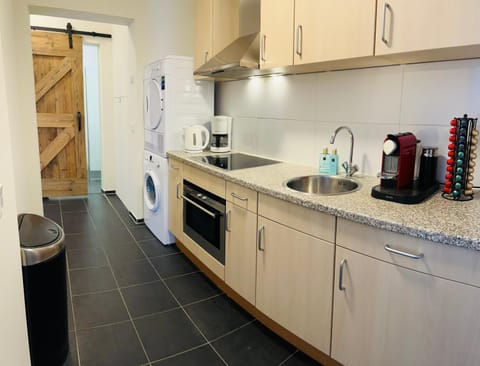 Coffee/tea facilities, Kitchen or kitchenette, Communal kitchen
