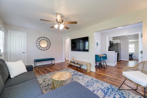 Fayetteville Retreat with Yard - Walk to Campus! House in Fayetteville