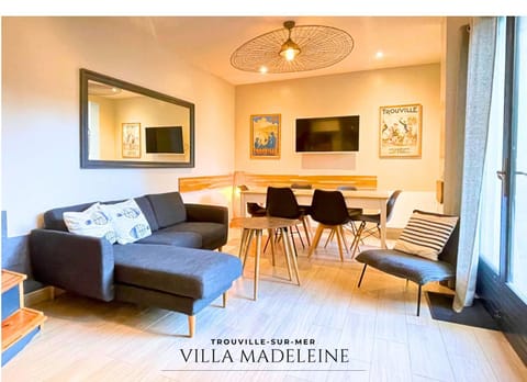 Communal lounge/ TV room, Living room, Seating area, Dining area