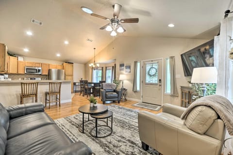 Cozy Canyon Lake Abode Less Than 1 Mi to Boat Ramp! House in Canyon Lake