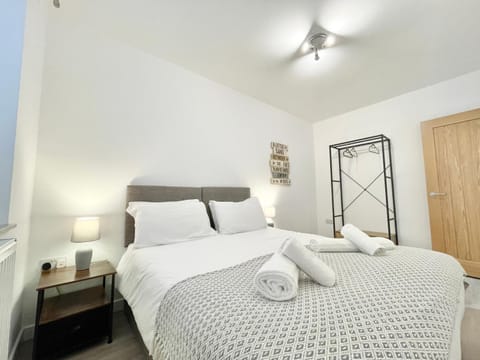 Photo of the whole room, Bedroom, towels