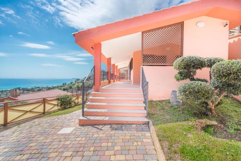 Facade/entrance, Garden