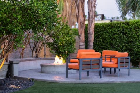 Seating area, flat iron