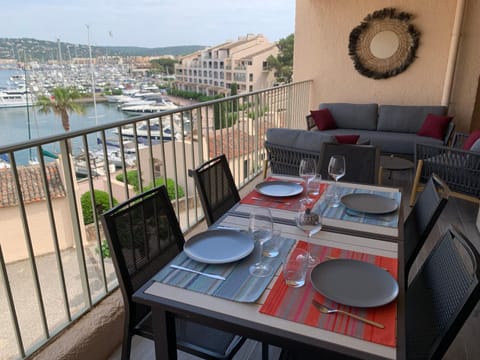 View (from property/room), Balcony/Terrace, Dining area, Sea view