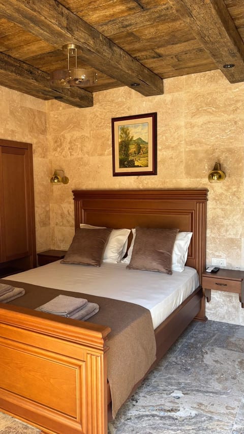 OLIVE QUEEN Rustic Estate Bed and Breakfast in Montenegro
